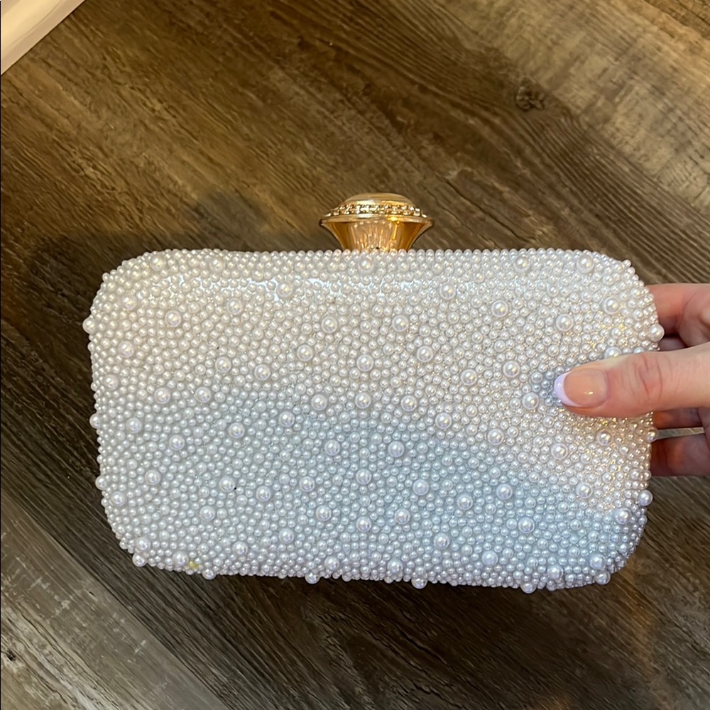 Pearl Clutch